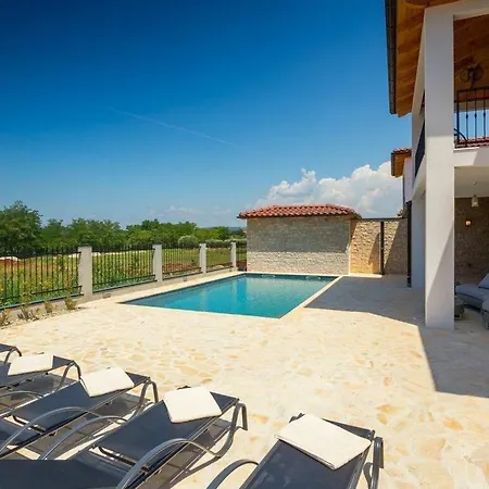 Hotel Lume Comfortable 4*